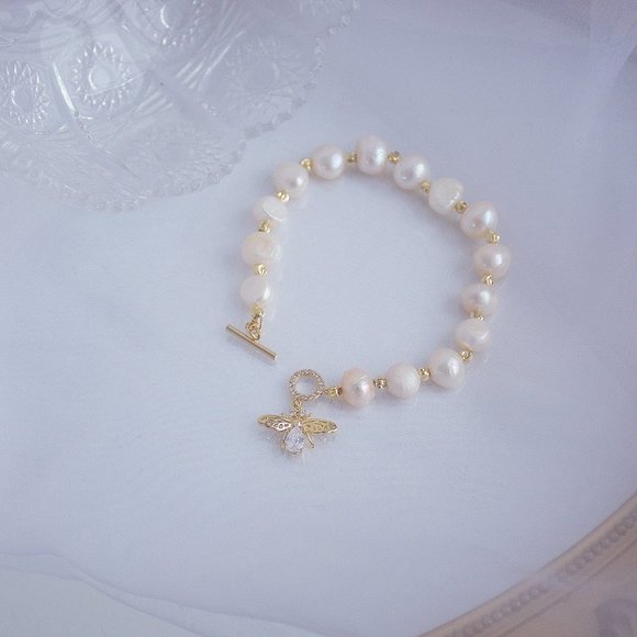 NEW 14K Gold Plated Bee Pearl Toggle Bracelet - Picture 11 of 14